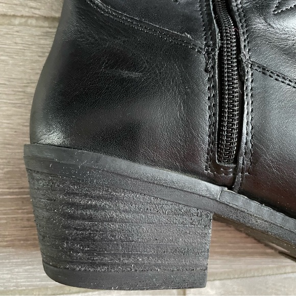 Black Leather Western Boots - Picture 10 of 15